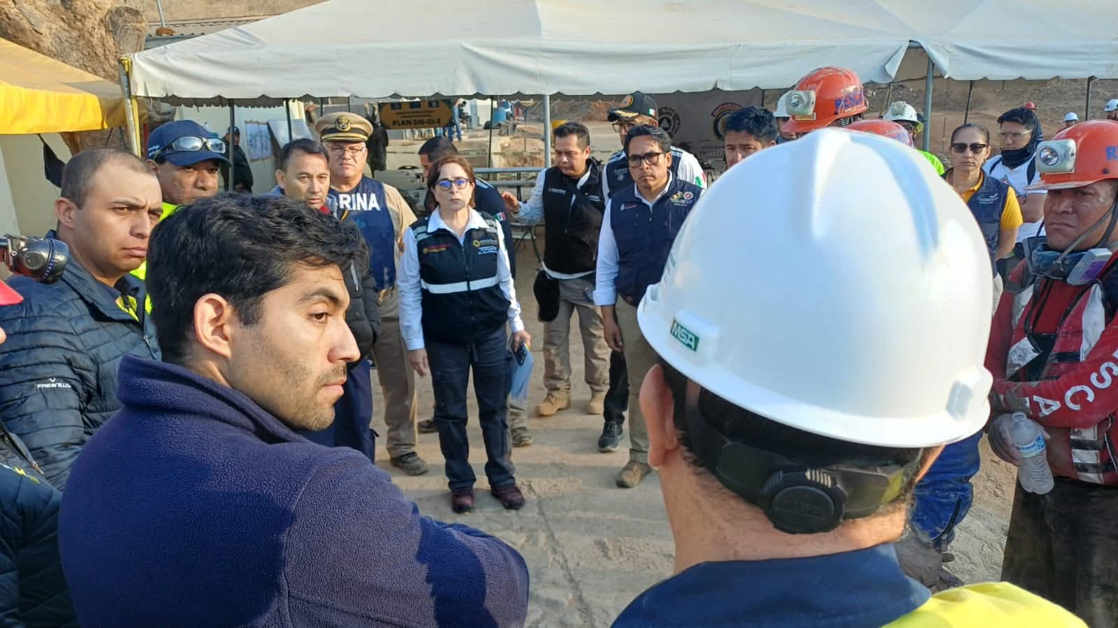 sin parar siguen los trabajos de rescate de tres mineros atrapados en una mina de el rosario