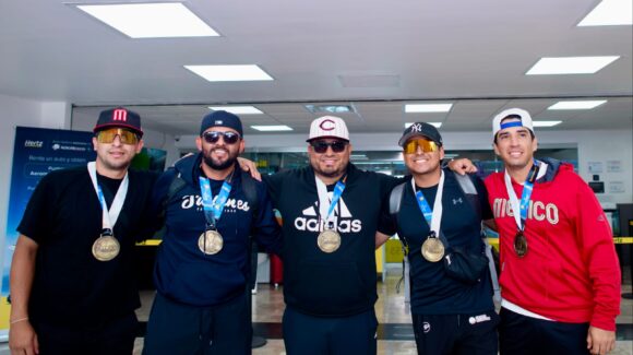 Reciben en Culiacán a sinaloenses campeones del Panamericano de Softbol celebrado en Colombia