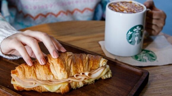 Por si no lo sabías… Starbucks ofrece bebida y alimento ¡por 99 pesos!; aquí los productos participantes