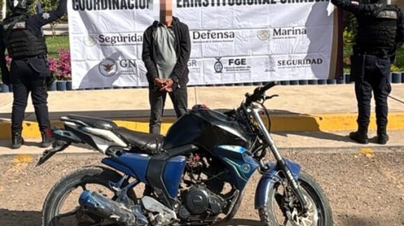 Detienen a sujeto con moto robada en Culiacán, Sinaloa