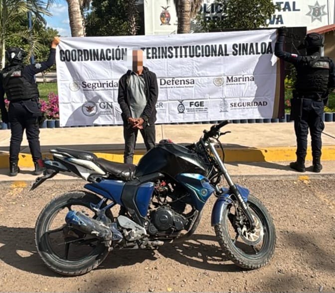 sujeto es detenido a bordo de motocicleta robada en culiacan sinaloa
