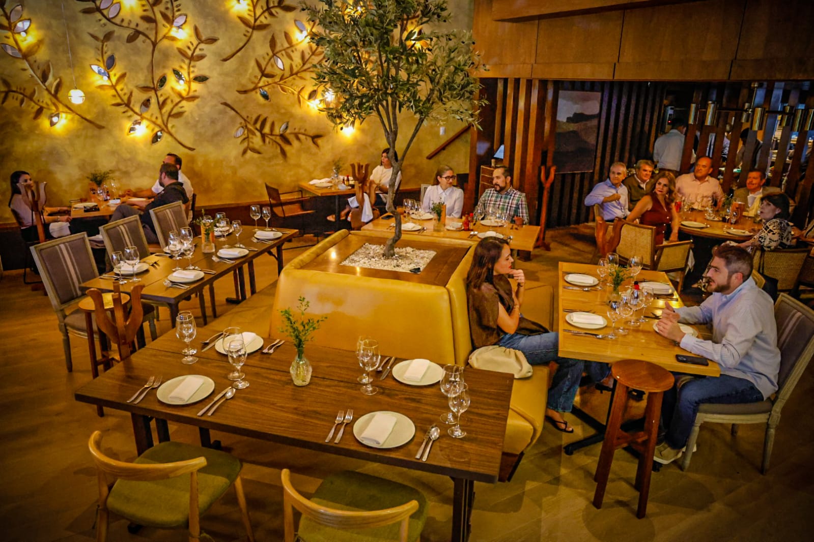 Celebran tercer aniversario del restaurante Humaya en Culiacán