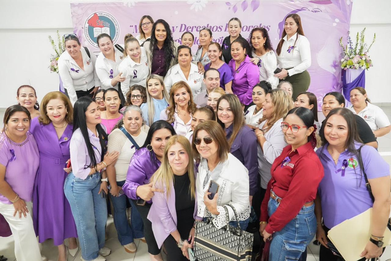 tere guerra ochoa en conferencia frente a trabajadoras del stase