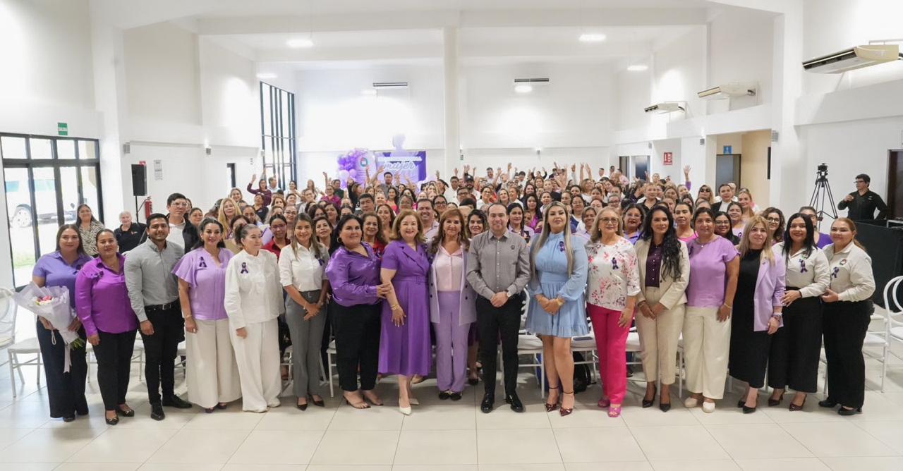 tere guerra ochoa en conferencia frente a trabajadoras del stase