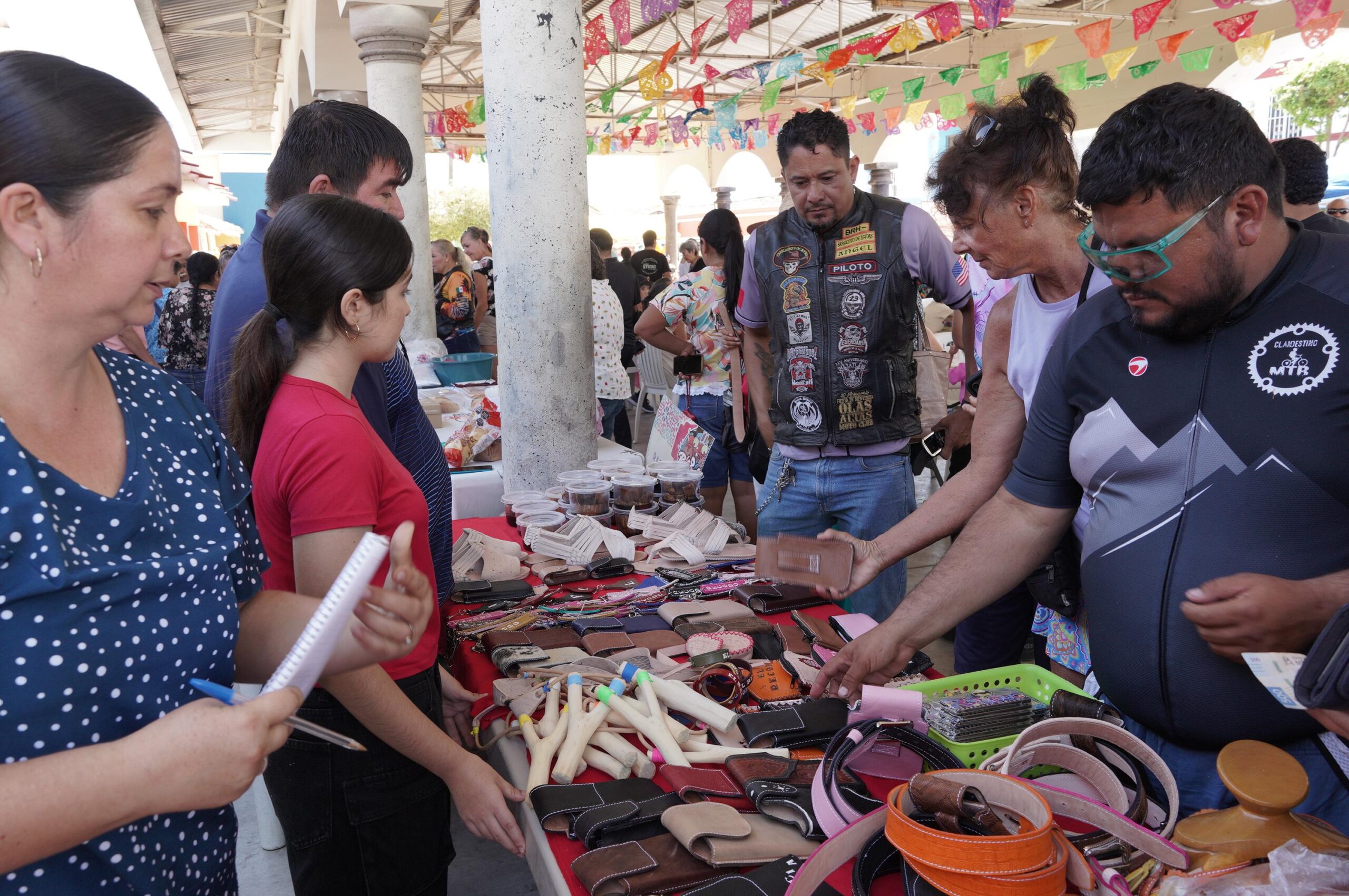 Tianguis de Comida Típica y Artesanías en El Recodo, Mazatlán