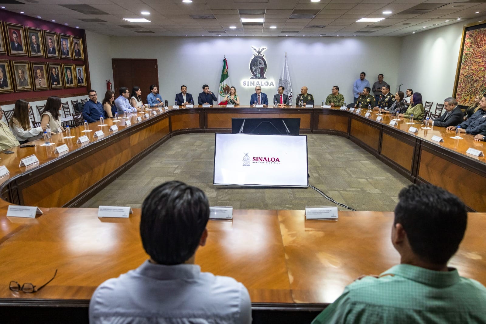Rocha toma protesta a nuevo titular de SSP