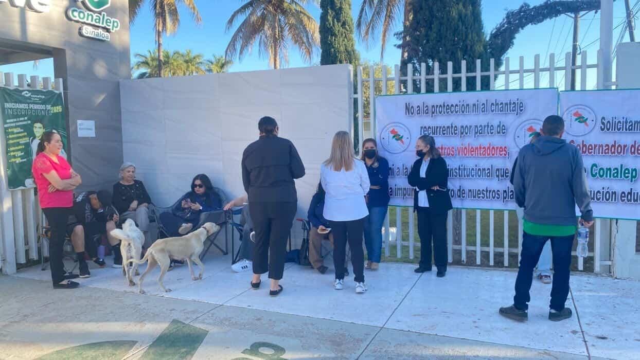 trabajadores de conalep guasave se sumaron a la huelga laboral estatal en apoyo a un plantel de los mochis