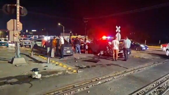 Tren embiste vehículo al norte de Mazatlán, Sinaloa; reportan un lesionado