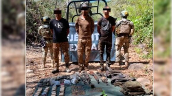 Aseguran durante operativo, campamento armado en San Ignacio, Sinaloa; hay tres detenidos