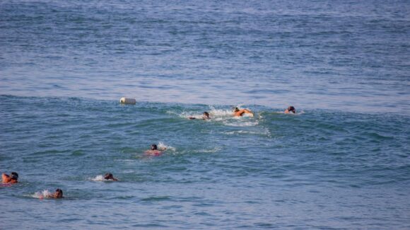 Ponen a salvo a turista de Guanajuato en playa de Mazatlán, Sinaloa, esta tarde de martes 24 de marzo