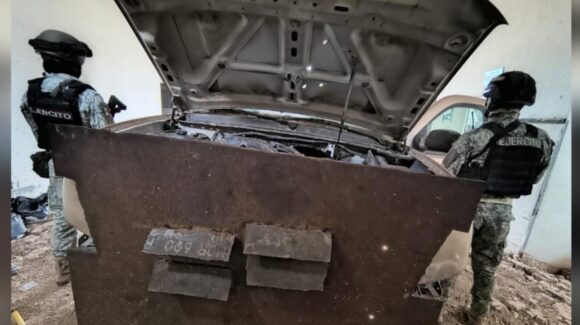 Ejército asegura dos vehículos, uno tipo ‘monstruo’ con blindaje artesanal y un explosivo en Rosario, Sinaloa