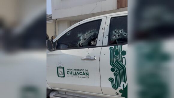 Ejecutan a balazos al conductor de una camioneta del Ayuntamiento de Culiacán en el sector Villa Universidad