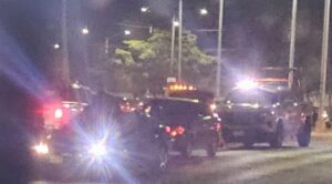 Vehículos caen en ponchallantas en Mazatlán, Sinaloa