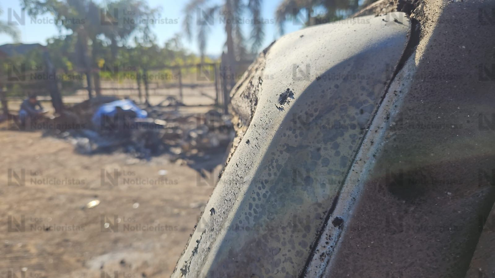 Vehículo con impactos de bala en la carrocería