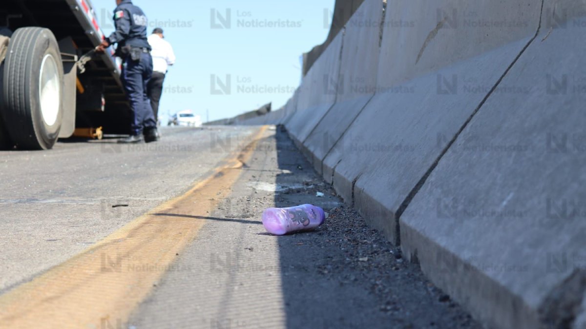 volcadura en carretera internacional al sur de mazatlan lugar