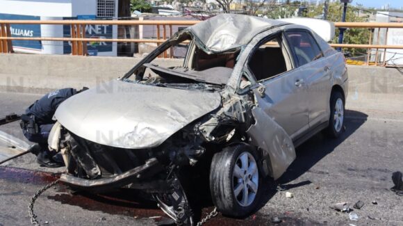 Mujer y su bebé resultan lesionadas tras volcadura en carretera internacional al sur de Mazatlán, Sinaloa