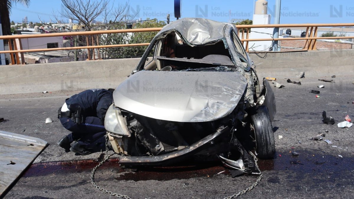 volcadura en carretera internacional al sur de mazatlan