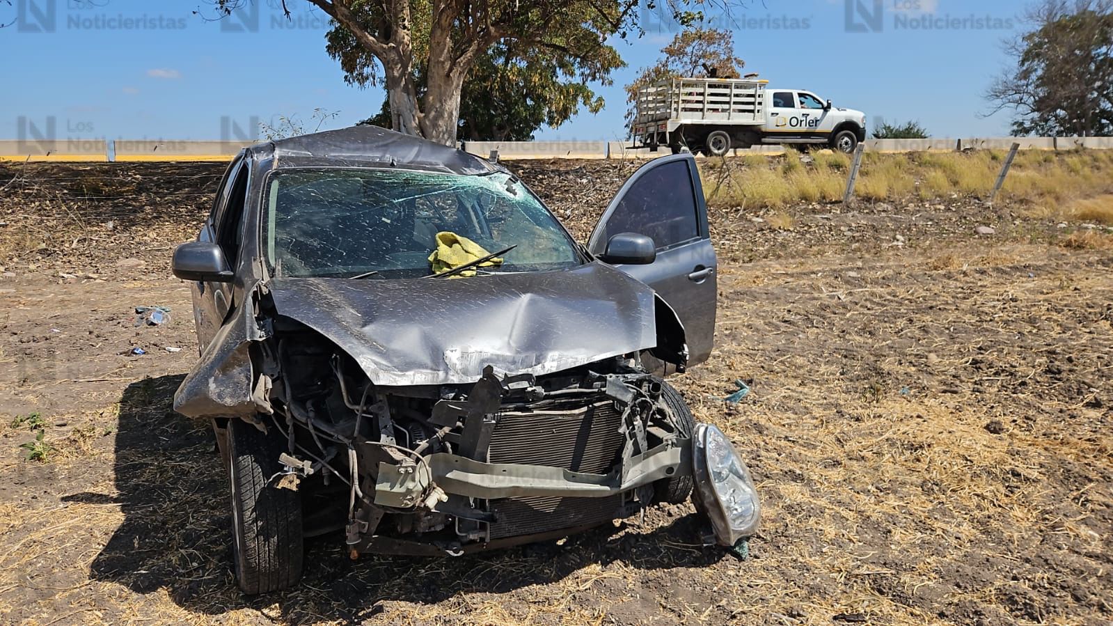 Volcadura sobre La Costera de Culiacán, deja dos lesionados
