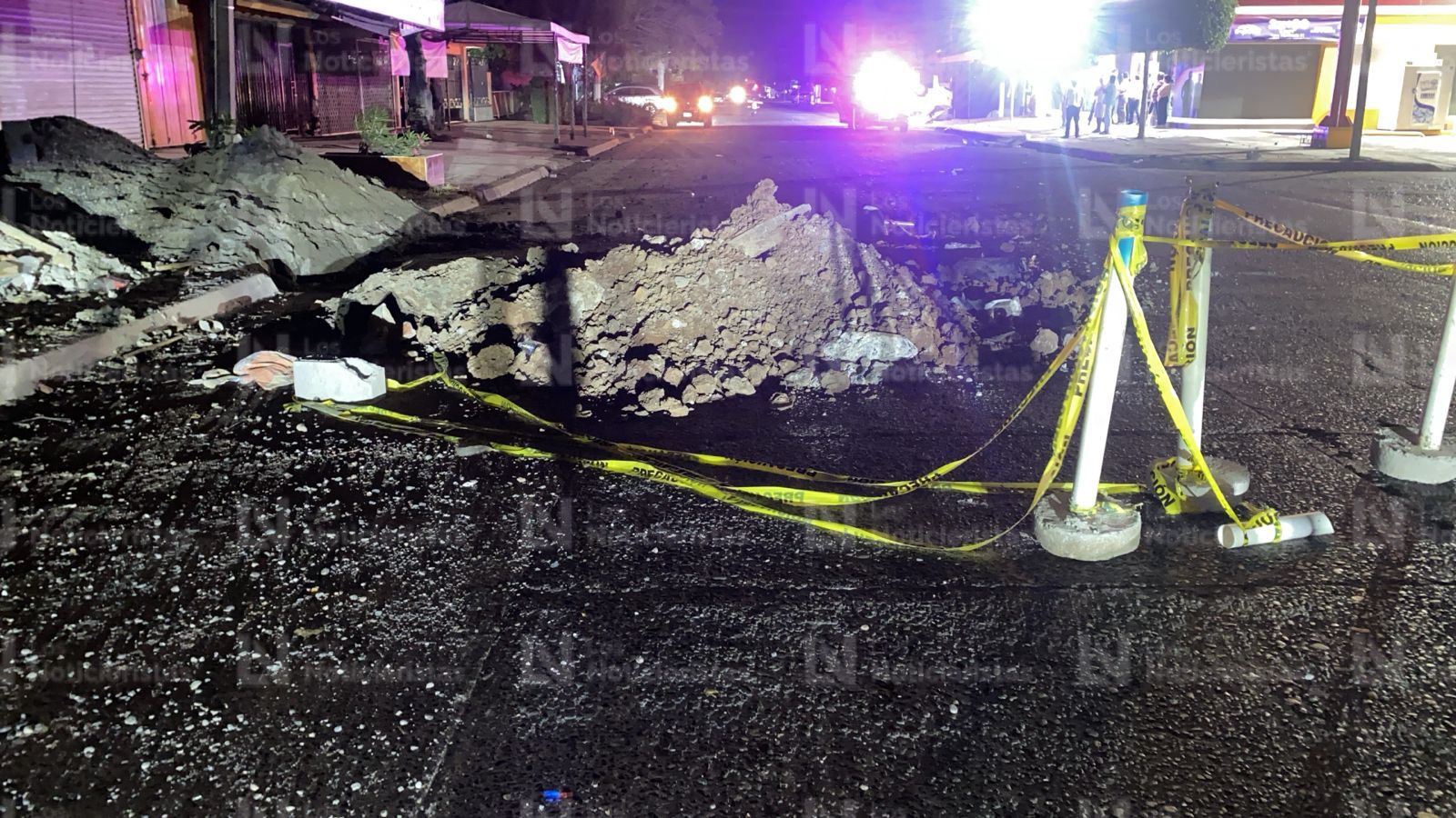 vuelca automovil en los mochis sinaloa tras chocar con monticulo de tierra