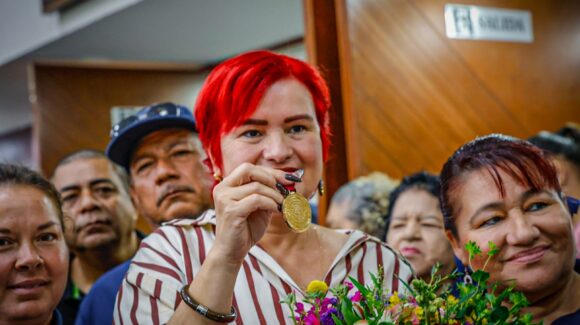 “Es un reconocimiento a la libertad de expresión”: Yesenia Rojo recibe premio Norma Corona Sapién en el Congreso de Sinaloa