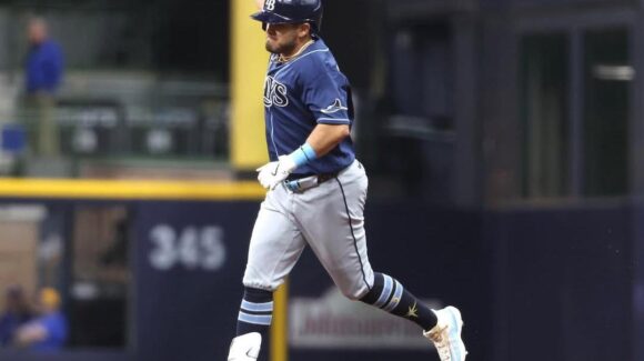 Jonathan Aranda sigue produciendo con los Rays de Tampa Bay en MLB