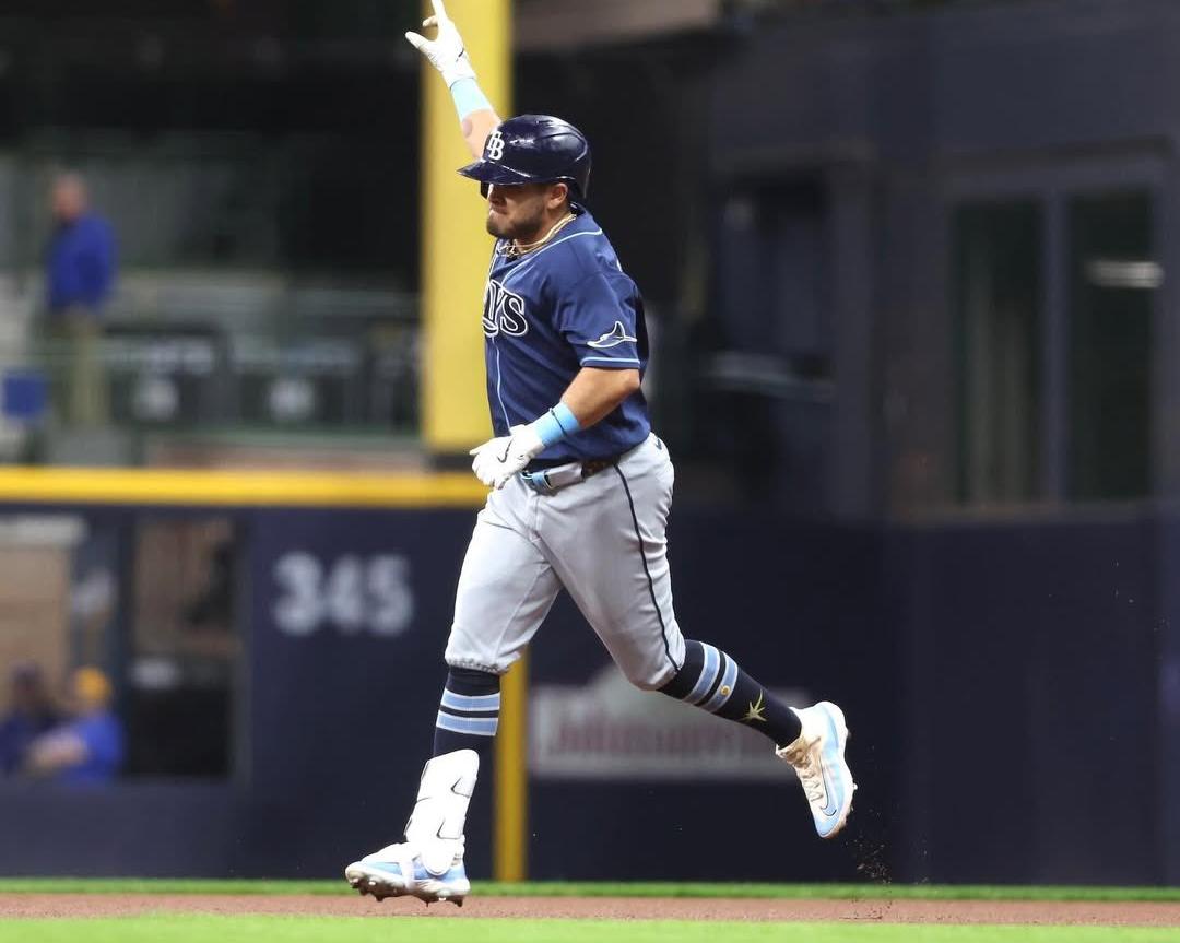 Jonathan Aranda sigue produciendo con los Rays de Tampa Bay en MLB