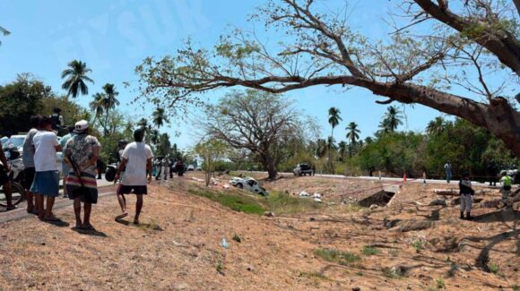 Accidente en Acapulco deja cinco turistas muertos y nueve lesionados