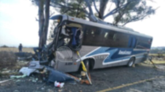Accidente en Querétaro deja nueve muertos y varios lesionados en carretera San Juan del Río–Amealco
