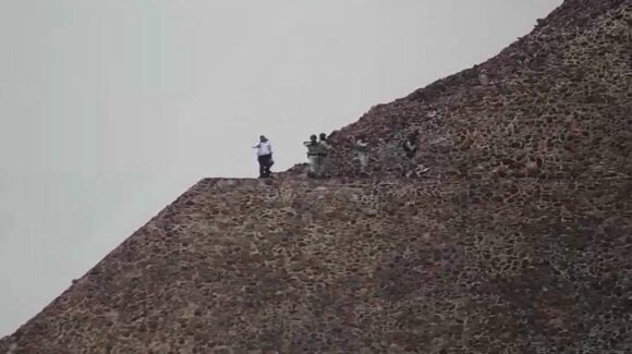 Balacera en la Pirámide de la Luna en Teotihuacán deja una turista muerta