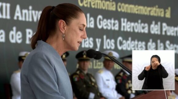 Sheinbaum encabeza Jura de Bandera en Veracruz y llama a defender la patria