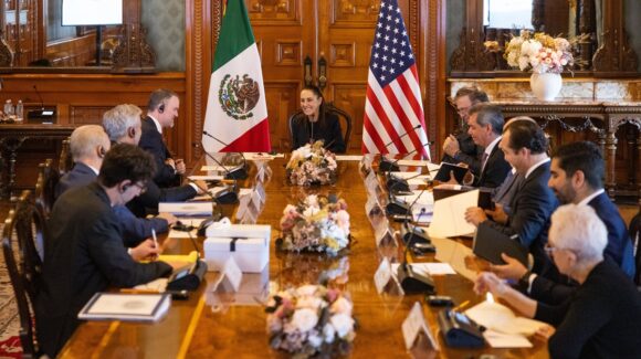 Claudia Sheinbaum recibe en Palacio Nacional a Jamieson Greer, para revisión del T-MEC