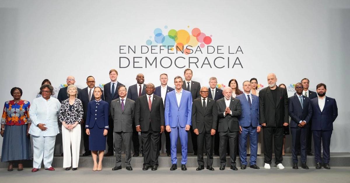 Clausuran cumbre de líderes progresistas realizada en Barcelona