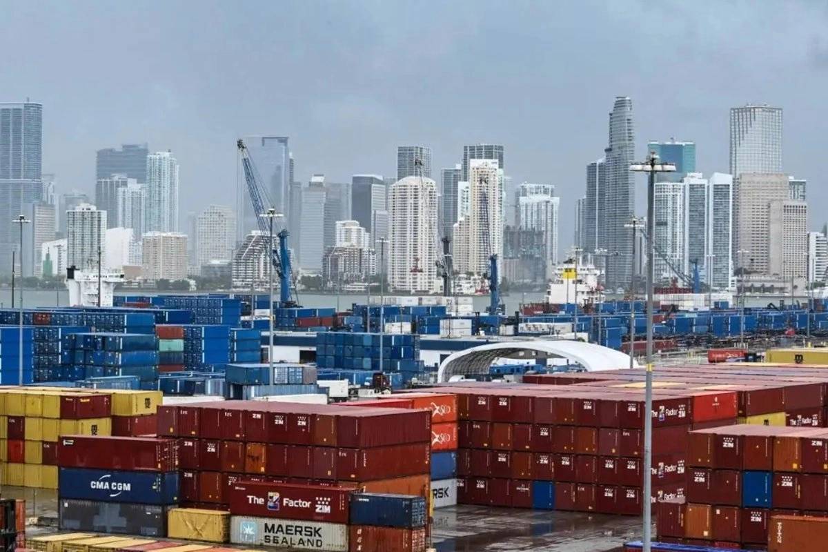 Contenedores de carga en el Puerto de Miami, Florida.