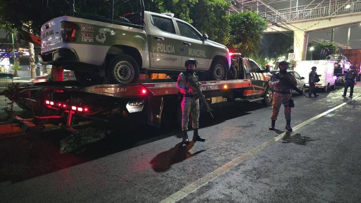 Detienen a 10 personas, incluidos policías municipales, por robo de tractocamión en Jilotzingo