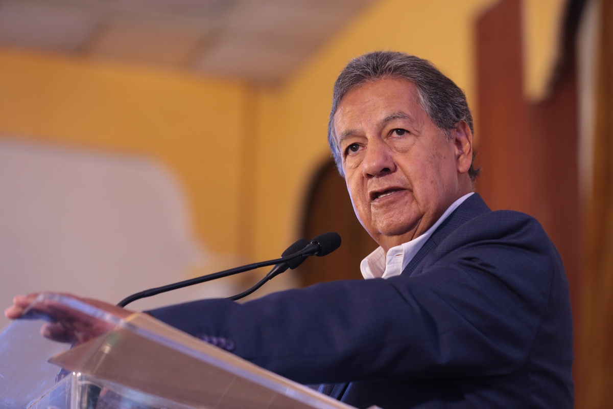 Higinio Martínez defiende presunción de inocencia ante acusaciones a Rocha Moya