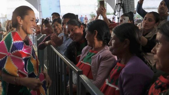 Sheinbaum enfrenta reclamos por desabasto de medicinas en Tenango de Doria, Hidalgo