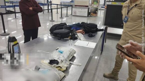Semar asegura cargamento de cocaína en el AICM