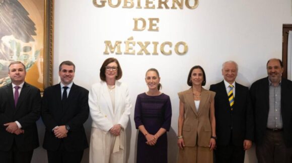 Sheinbaum se reúne con directora de Petrobras, Magda Chambriard, en Palacio Nacional