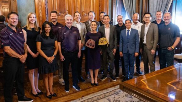 Sheinbaum recibe a jugadores de los Padres de San Diego y los Diamondbacks de Arizona