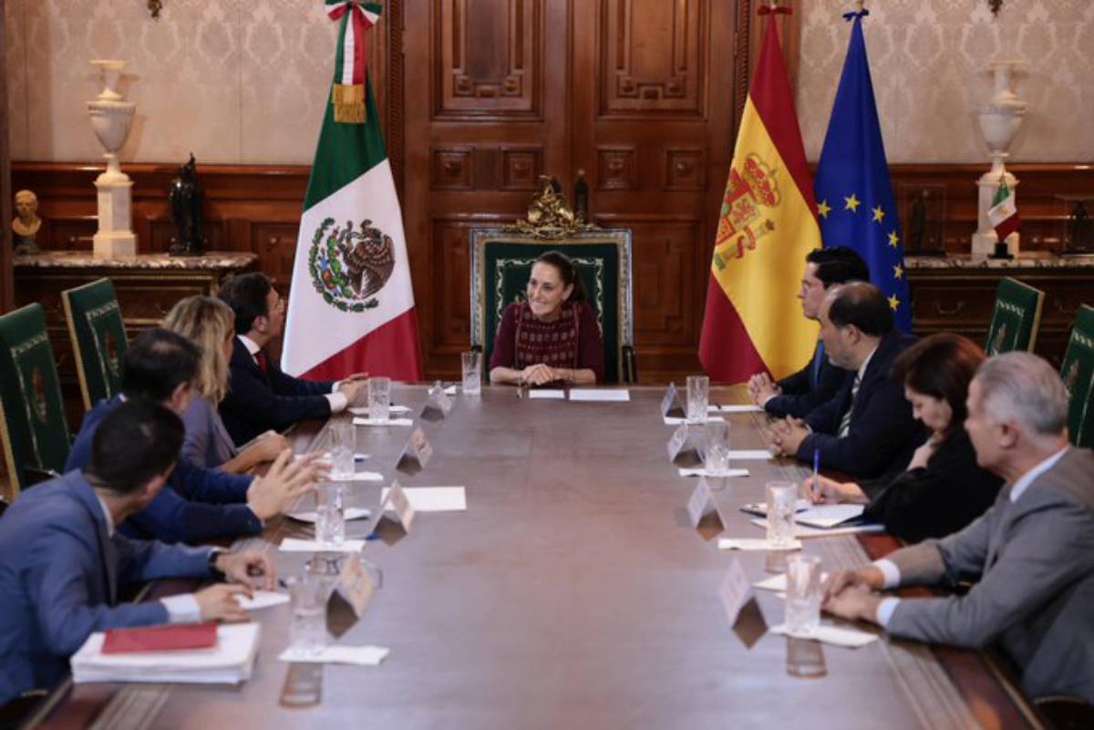 Sheinbaum recibe al canciller de España y propone fortalecer cooperación cultural