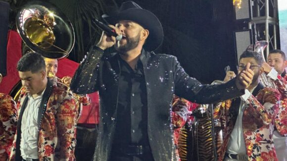 ‘De Mazatlán, Sinaloa pa’l mundo’, Toño Lizárraga cumple su sueño y se corona como el ‘Príncipe de la Banda’