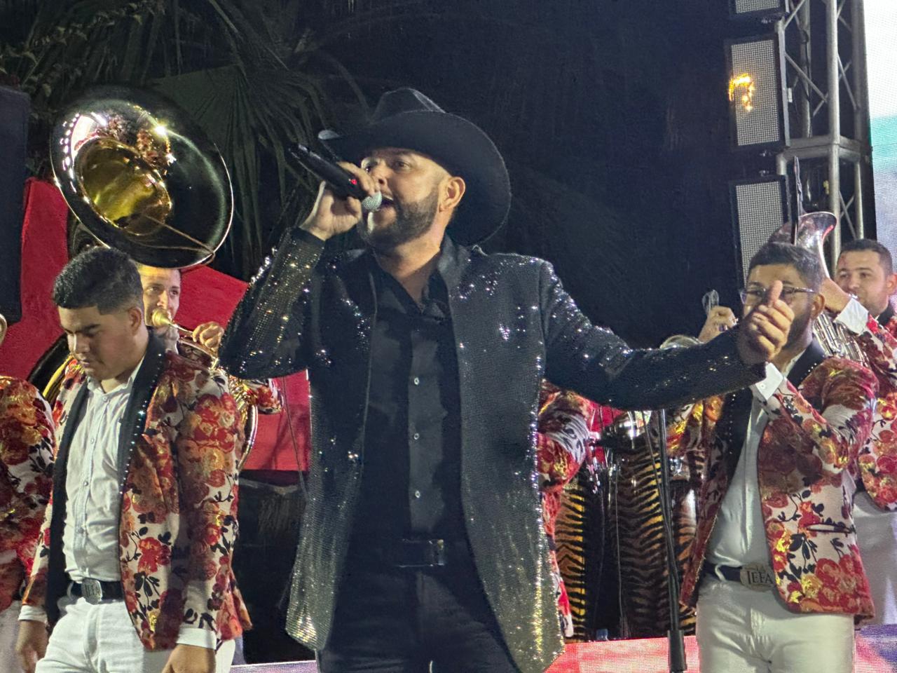 ‘De Mazatlán, Sinaloa pa’l mundo’, Toño Lizárraga cumple su sueño y se corona como el ‘Príncipe de la Banda’