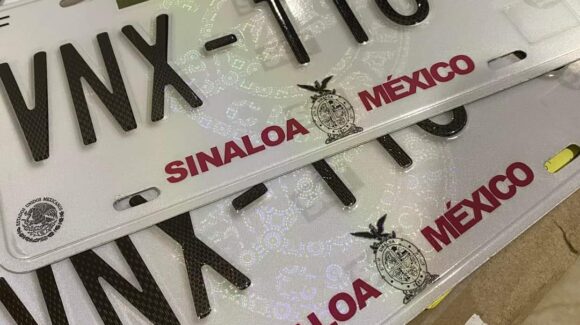 Se normaliza entrega de placas en Mazatlán tras falla técnica; llaman a recoger permisos provisionales