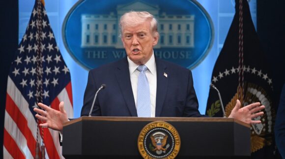 ¡Crece la tensión! Trump mantiene bloqueo naval a Irán para forzar acuerdo nuclear