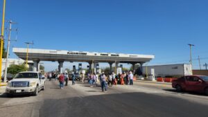a mano alzada votan productores por permanecer en la liberacion de casetas lugar