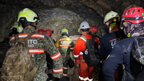 En espera de disminución del agua para extraer al minero Francisco Zapata Nájera y ser trasladado a un hospital: CNPC