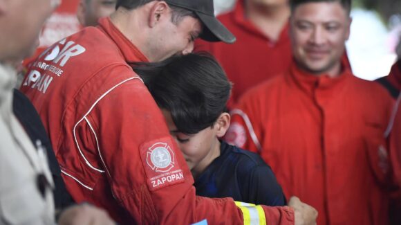 Reciben en Guadalajara al grupo USAR por sus labores de rescate en la mina Santa Fe, en Rosario, Sinaloa