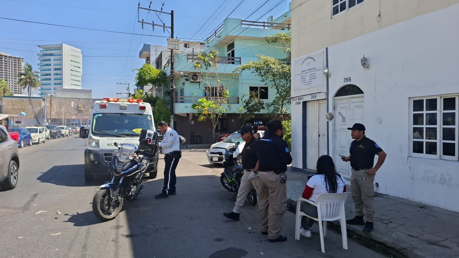 Oficiales de tránsito en accidente