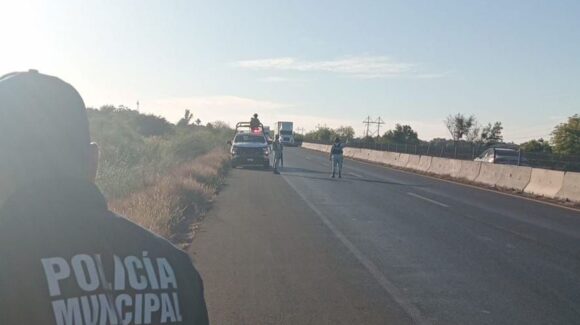 Motociclista resulta lesionado tras derrapamiento en la México 15, en Guasave, Sinaloa