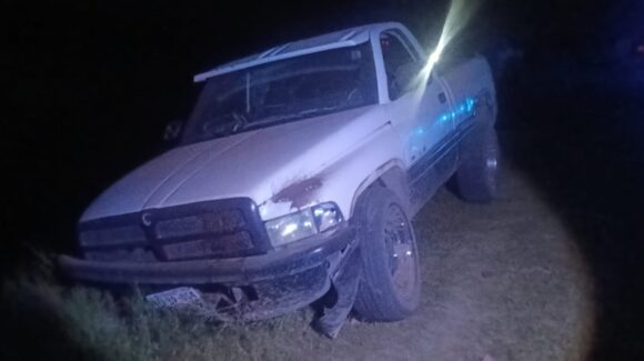 Conductor de camioneta sufre accidente en El Tule, Ahome, Sinaloa